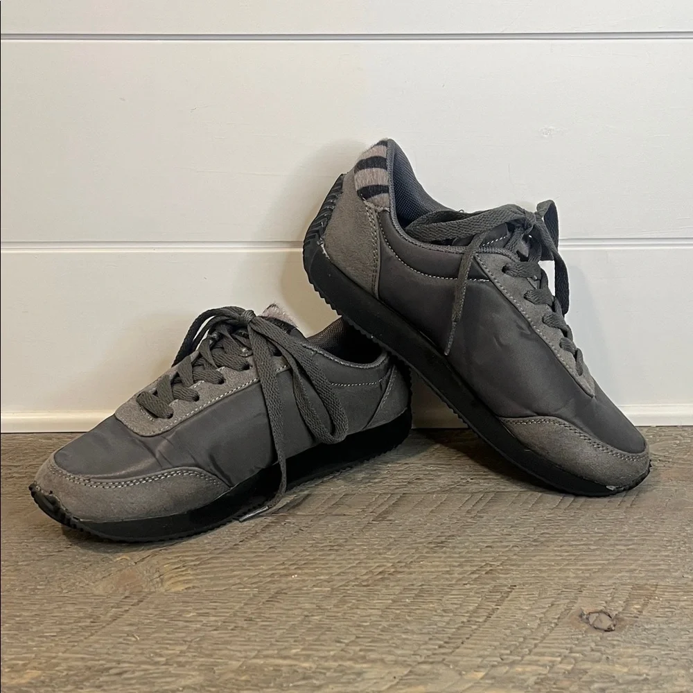 Very G Vintage Gray Star Sneakers - Size 6.5 - Picture 7 of 8